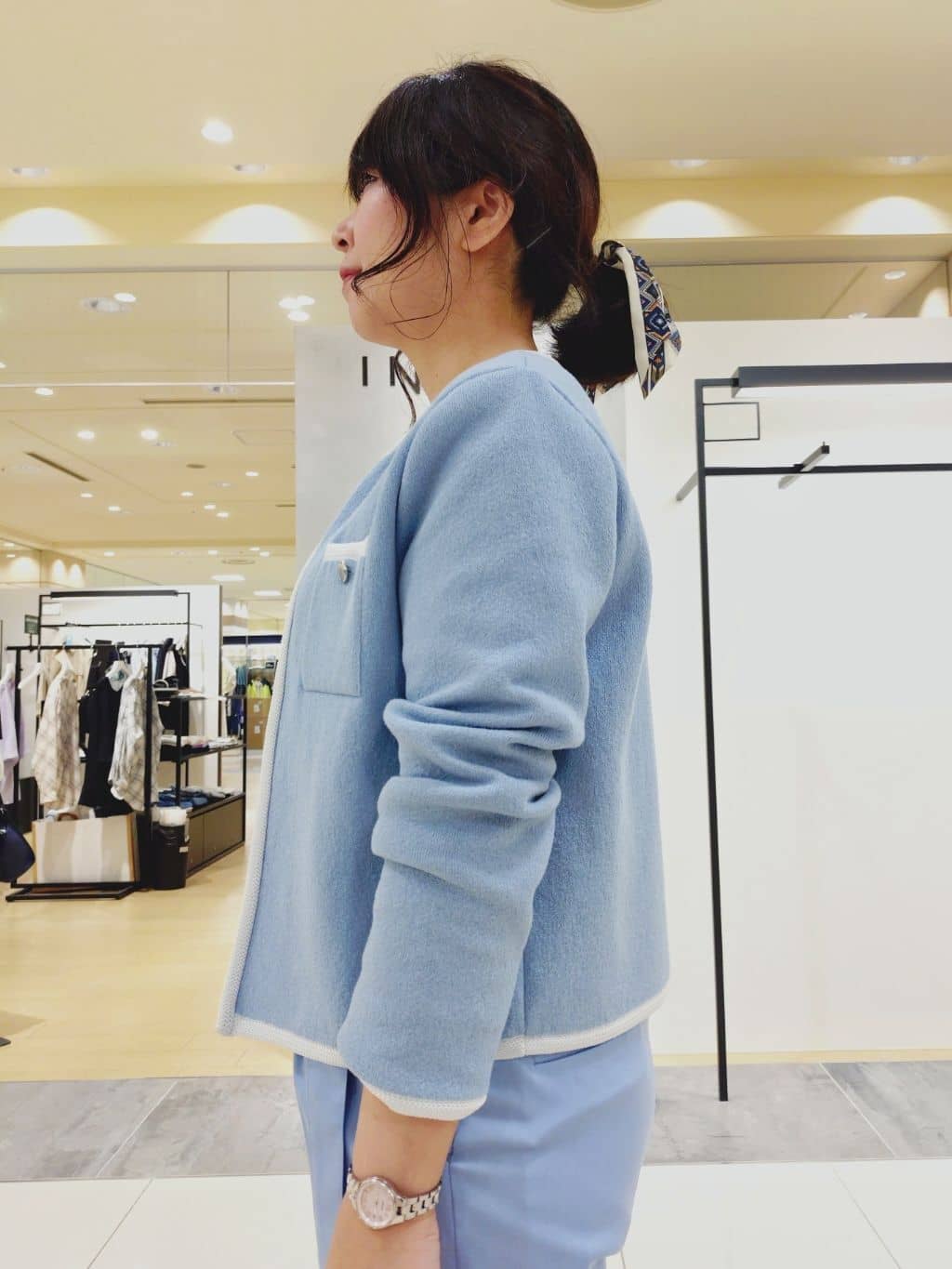 TOMOMIさんの「INDIVI｜【軽量】ブークレジャケット ニットカーディガン」を使ったコーディネート
