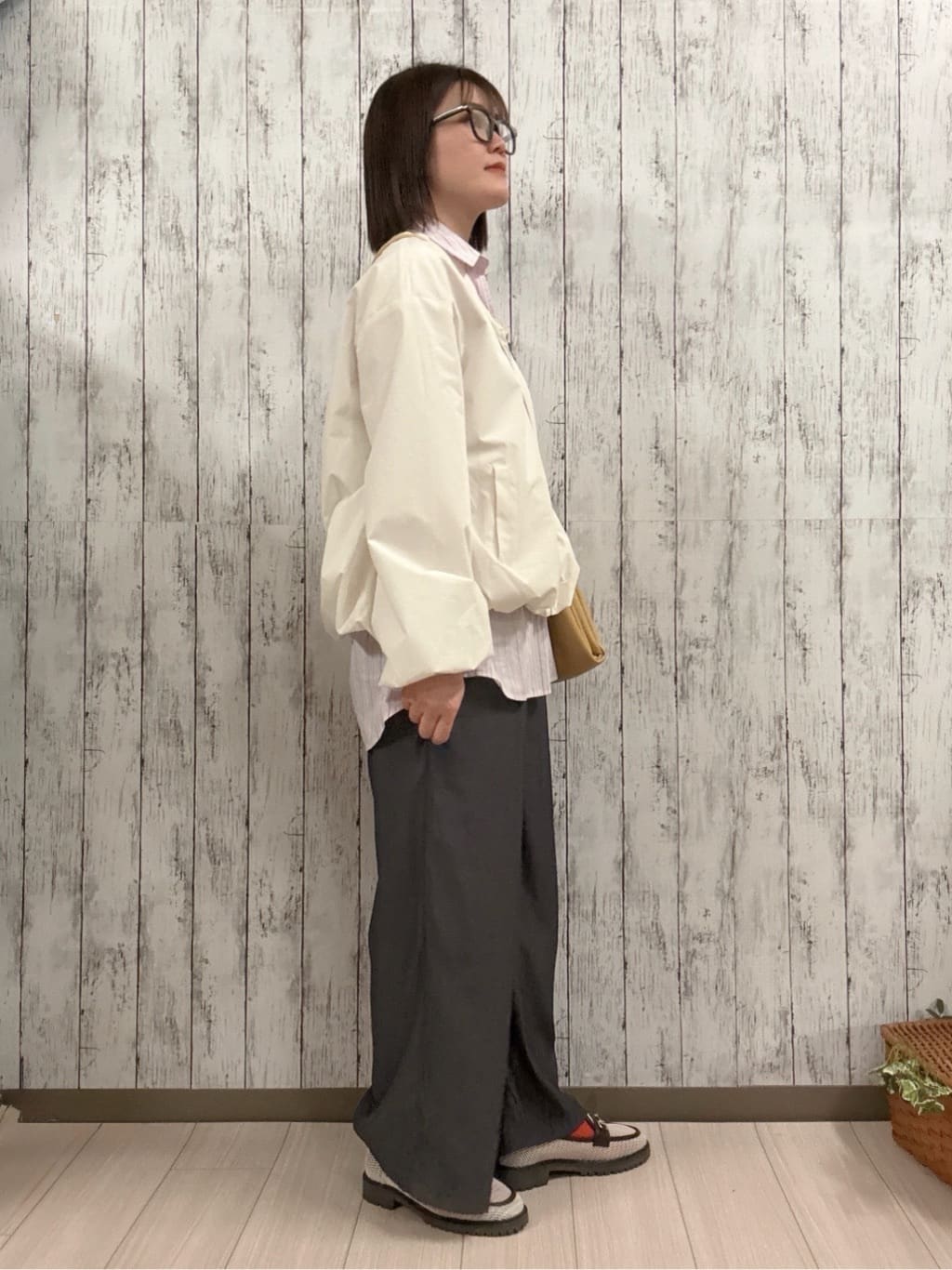 シカさんの「SHOO･LA･RUE｜【防風/撥水/S-LL】お顔回りすっきり見え　Vネックバルーンブルゾン」を使ったコーディネート