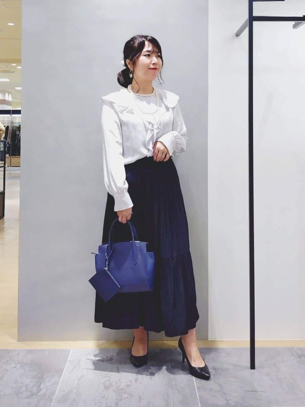 TOMOMIさんの「INDIVI｜【洗える】ラッフルサテンブラウス」を使ったコーディネート