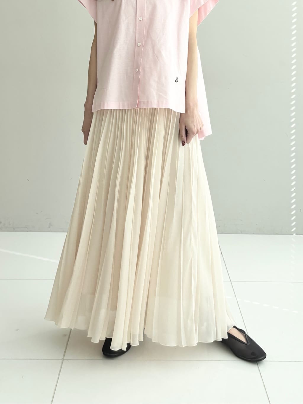清水夏姫さんの「DRESSTERIOR｜【毎年人気/ウォッシャブル】バックフレアオックスシャツ」を使ったコーディネート