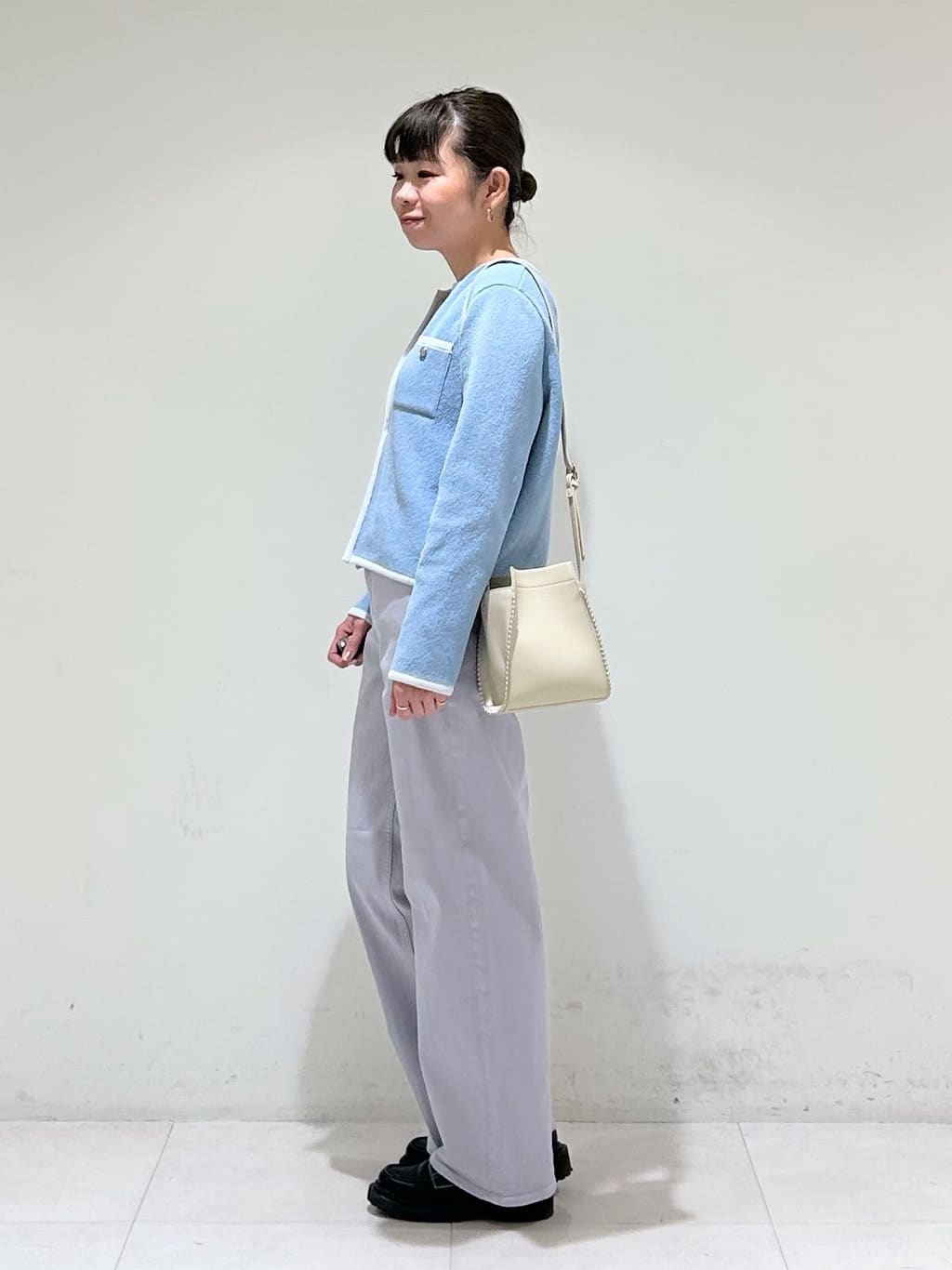 tsuyuさんの「INDIVI｜【合皮】スタッズ風メタルポシェットバッグ」を使ったコーディネート