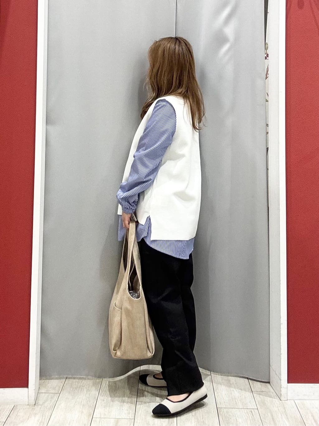 shioさんの「SHOO･LA･RUE｜【防風/撥水/S-LL】お顔回りすっきり見え　Vネックバルーンブルゾン」を使ったコーディネート
