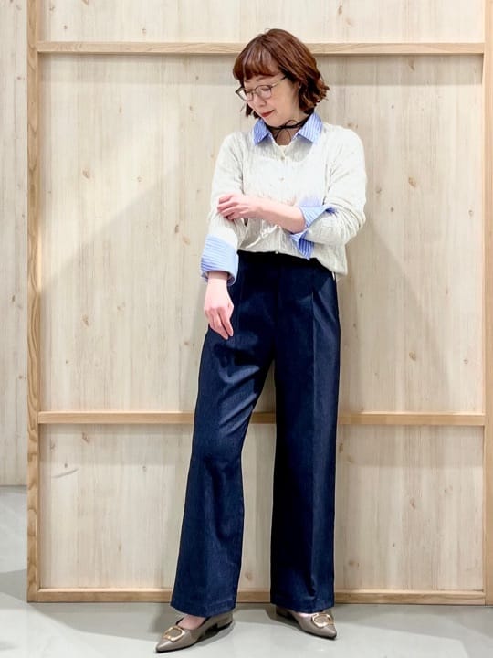 nakoさんの「THE SHOP TK｜【1枚でスタイル決まる】シャツレイヤード風 襟付ケーブルニット」を使ったコーディネート