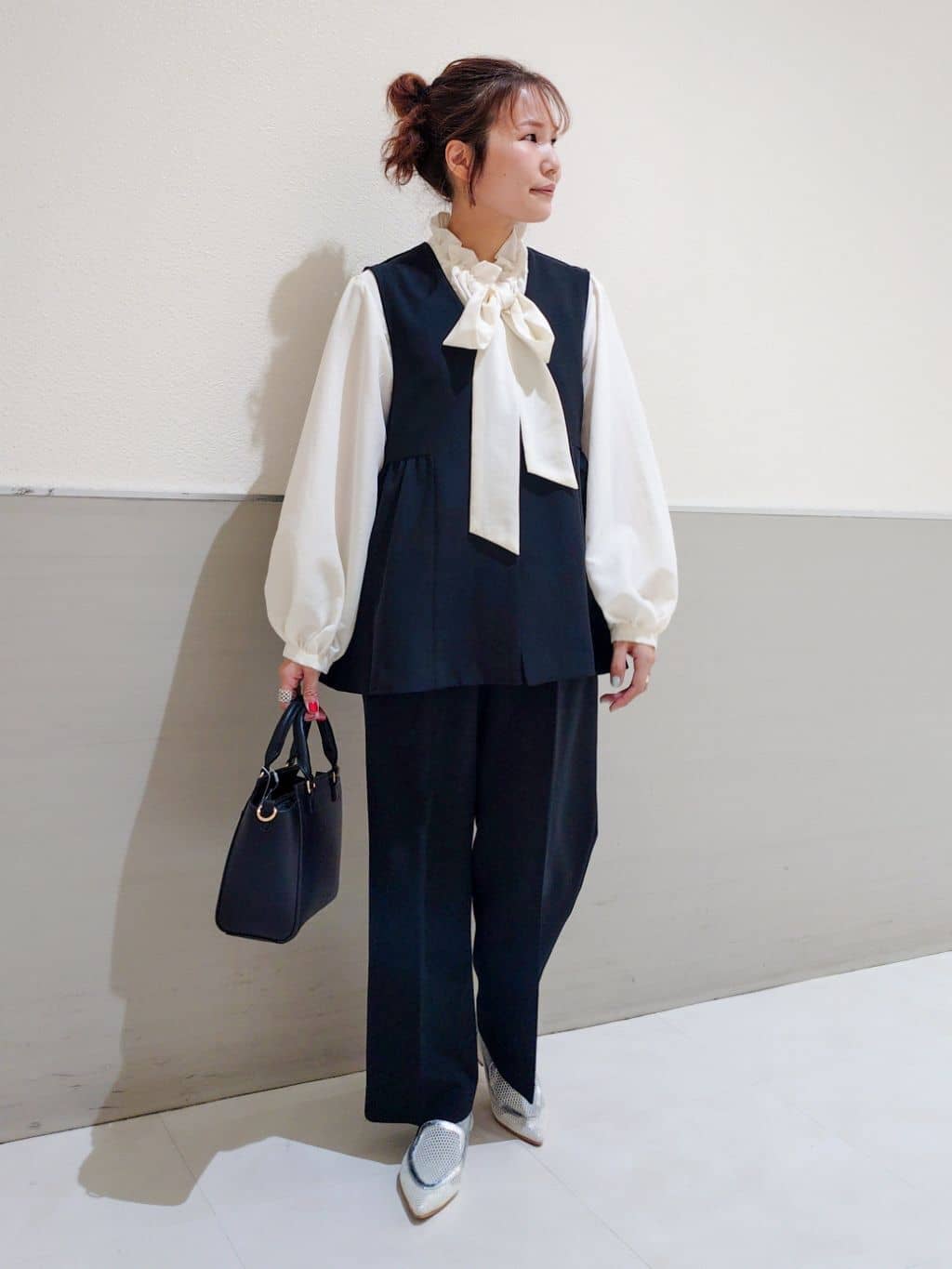 maruさんの「THE SHOP TK｜【通勤・きちんと見えに】ダブルクロス ペプラムジレ/セットアップ可」を使ったコーディネート