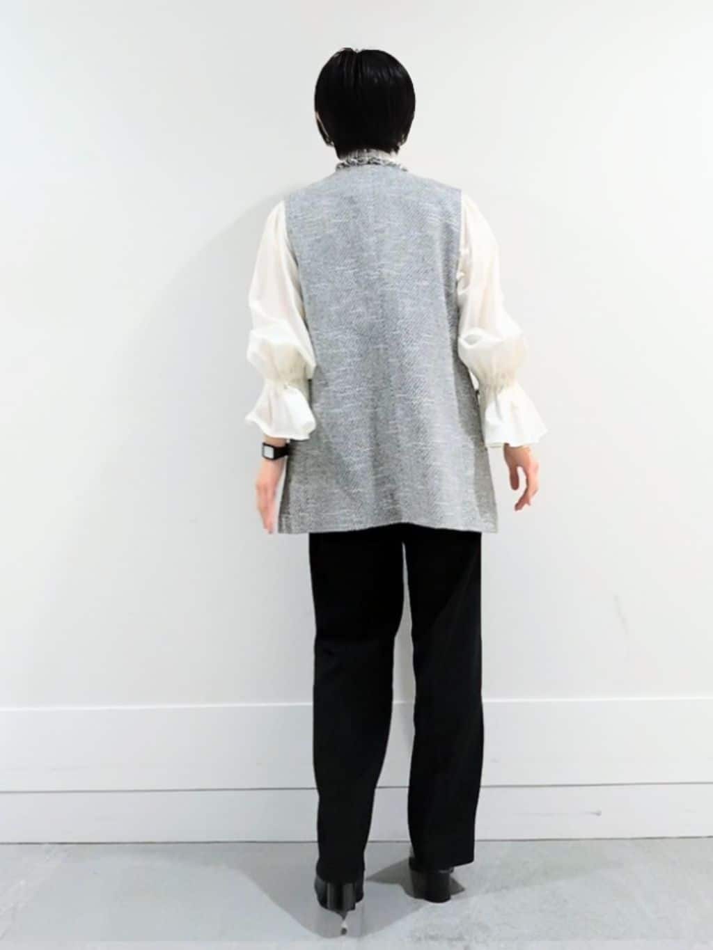 ミズタさんの「UNTITLED｜【オンオフ使える】スラブツイード ジレ」を使ったコーディネート