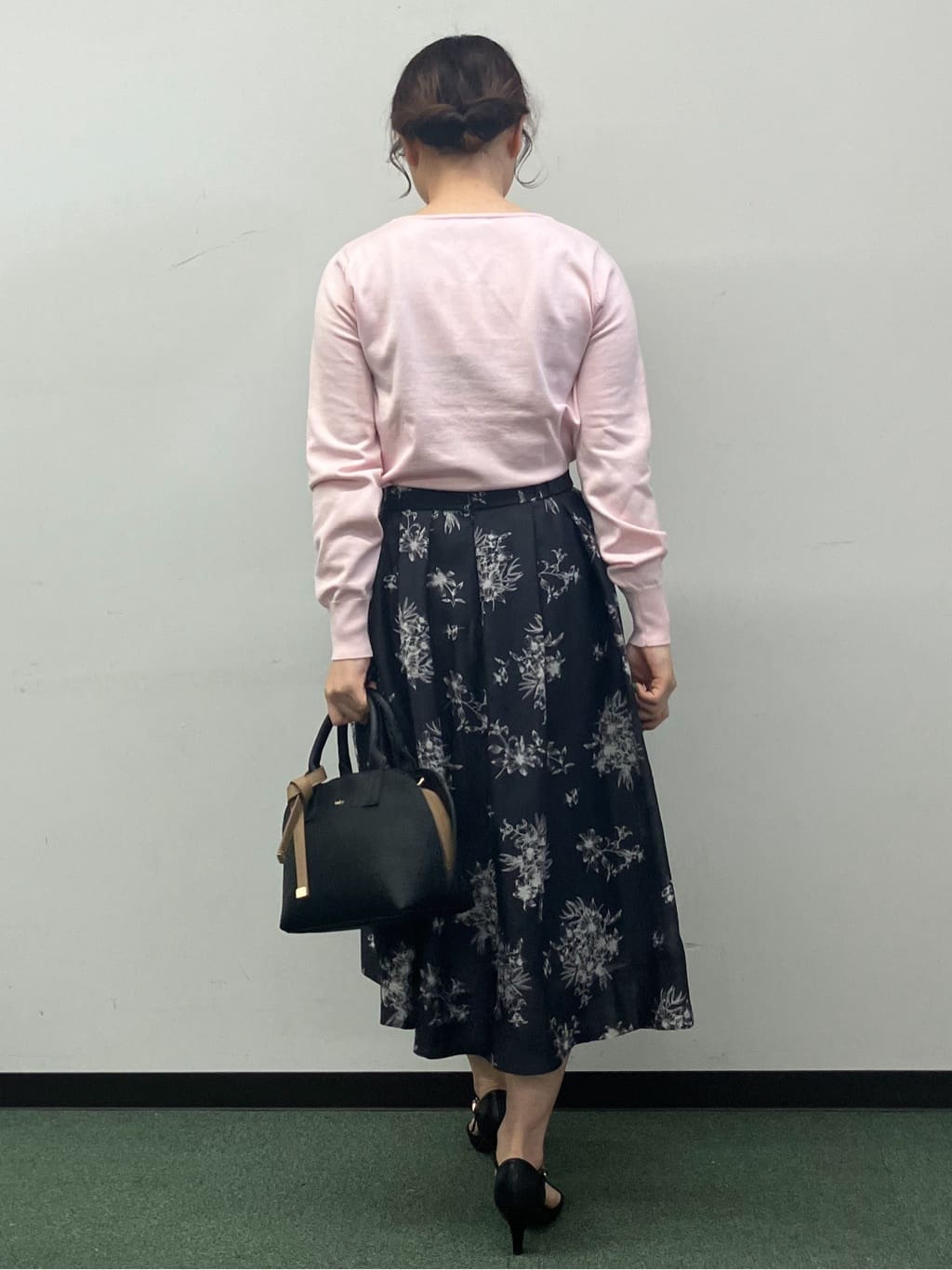 MAYUKIさんの「index｜ゴールドパーツ付きハートネックニット【洗濯機OK】」を使ったコーディネート