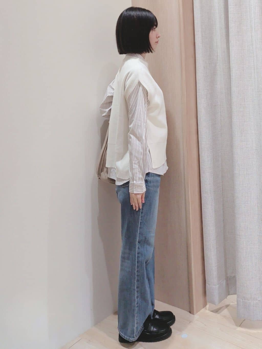 Yuiさんの「grove｜【2点SET】一枚でコーデが決まる！ニットベスト&times;シャツSET」を使ったコーディネート
