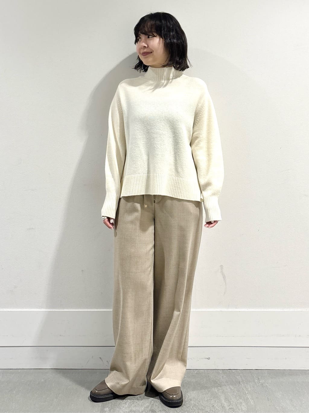 モエカさんの「UNTITLED｜【8色展開/洗える】ウールカシミヤ ハイネックニット」を使ったコーディネート