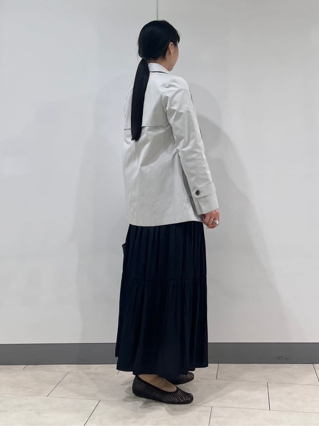 hasuさんの「INDIVI｜【花粉付着防止／撥水／UVケア】名品トレンチコート」を使ったコーディネート