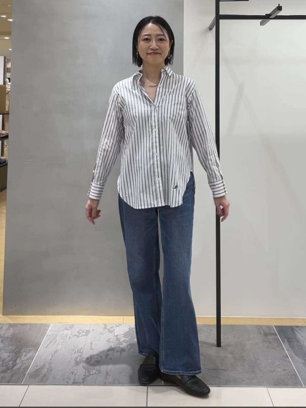 shihoさんの「INDIVI｜【2WAY／洗える】ラメストライプ コットン混シャツ」を使ったコーディネート