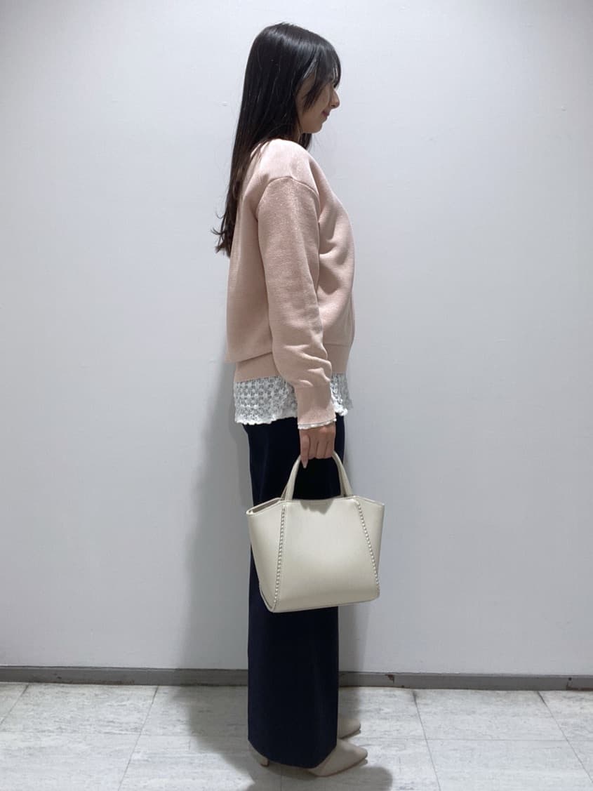 meiさんの「INDIVI｜【洗える／軽量】きらめきVネックニット」を使ったコーディネート