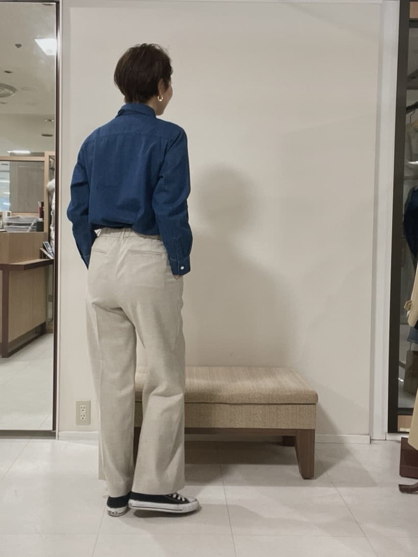 IWAMOさんの「UNTITLED｜【洗える/後ろウエストゴム】シャンブレーワイドパンツ」を使ったコーディネート