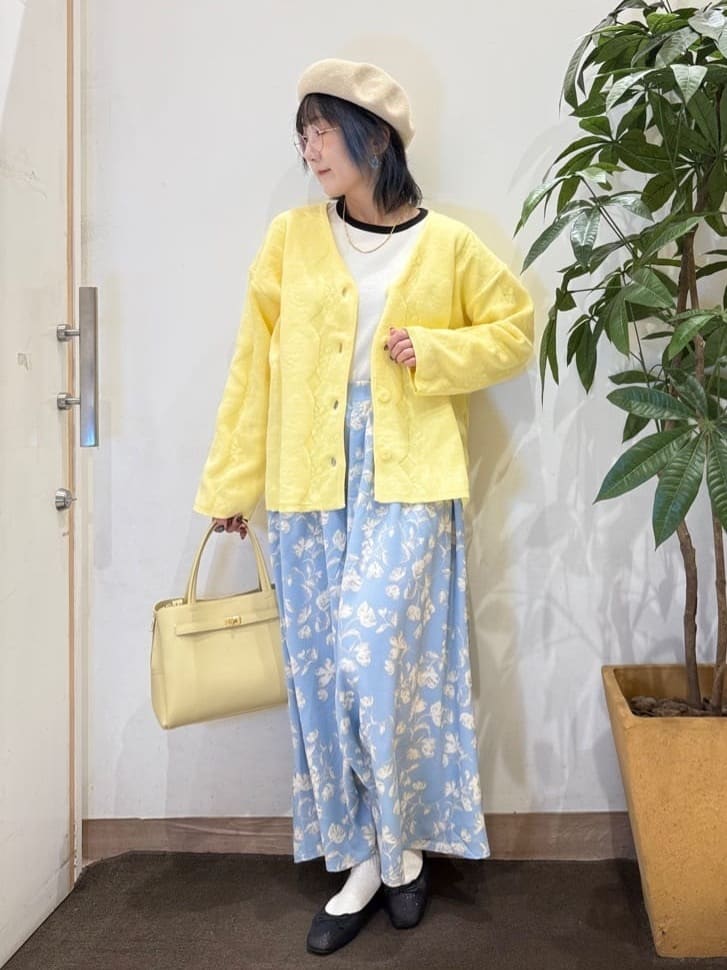 misakiさんの「SHOO･LA･RUE｜【洗濯機可/S-LL】幾何柄風デザインがアクセント ゆるVネックカーディガン」を使ったコーディネート