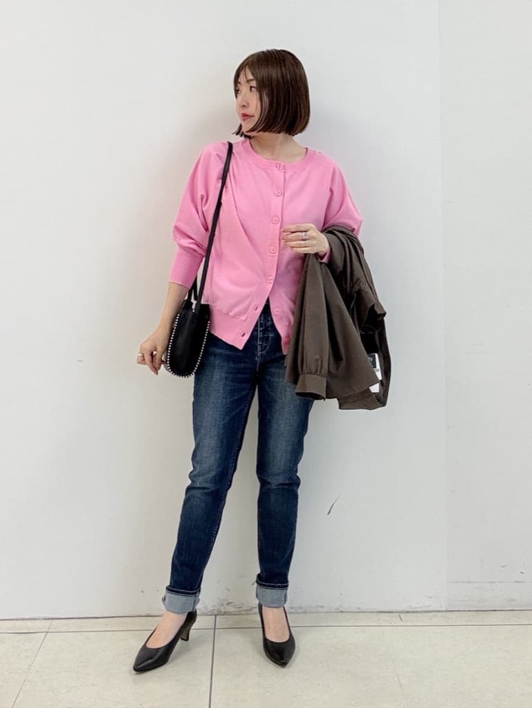 yoshiyaさんの「INDIVI｜【洗える／前後2WAY／アンサンブル可能】ドルマンスリーブカーディガン」を使ったコーディネート