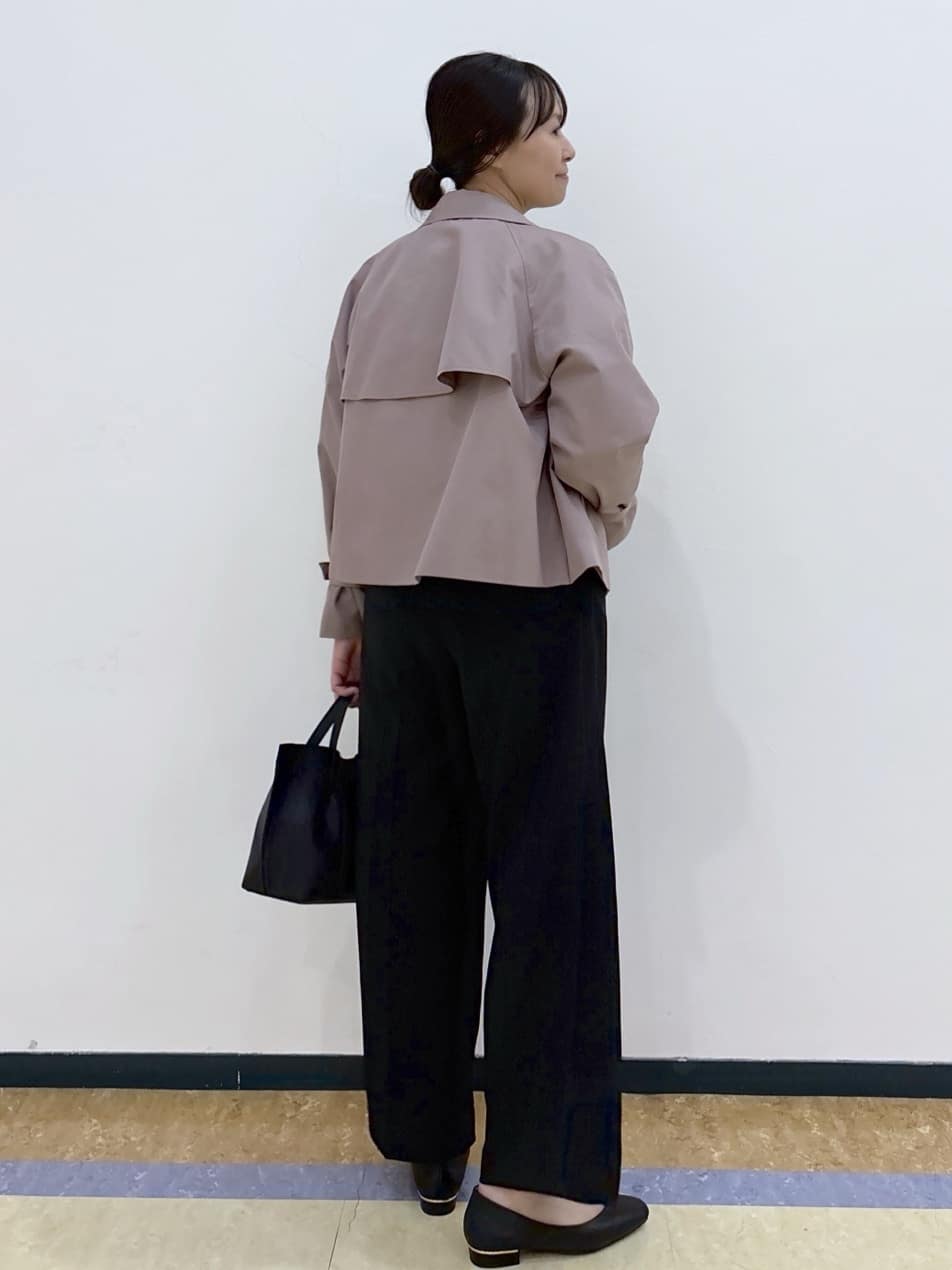 akariさんの「index｜キャンディスリーブショートトレンチコート【洗濯機OK／撥水／防花粉】《5col》」を使ったコーディネート
