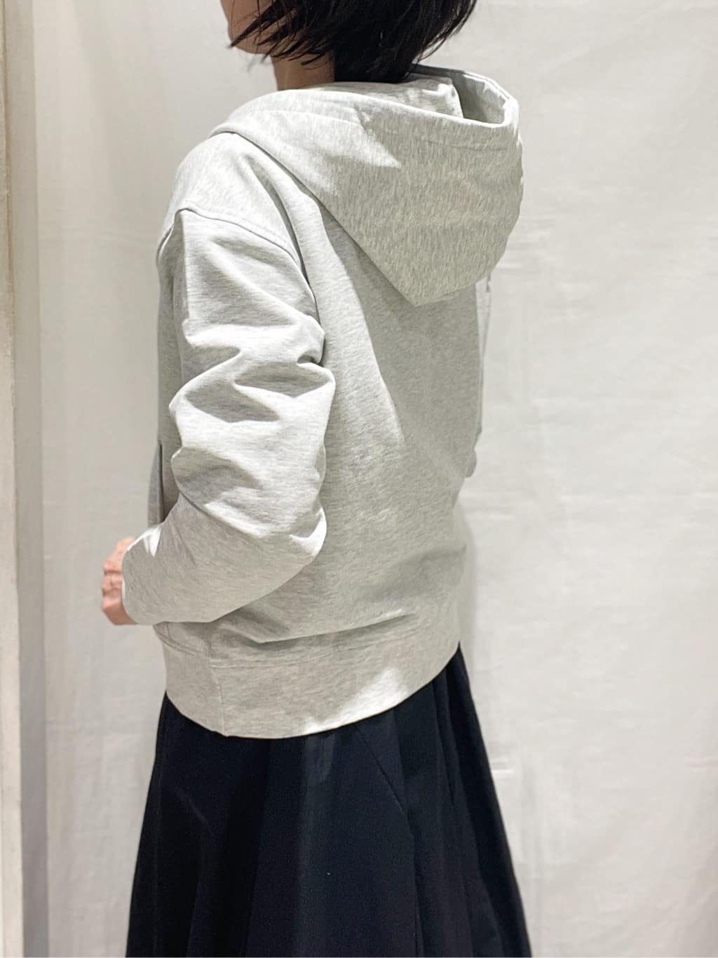 hiroさんの「grove｜【シリーズ累計36万枚/UVカット・ひんやり・洗濯機OK】やわらかドライタッチ 五分袖クルーネックニ」を使ったコーディネート