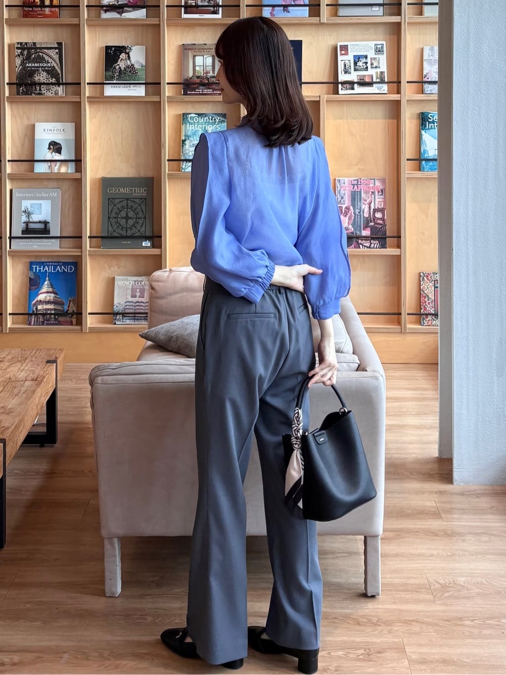 みさかさんの「index｜ストレッチスリムフレアパンツ【洗濯機OK】」を使ったコーディネート