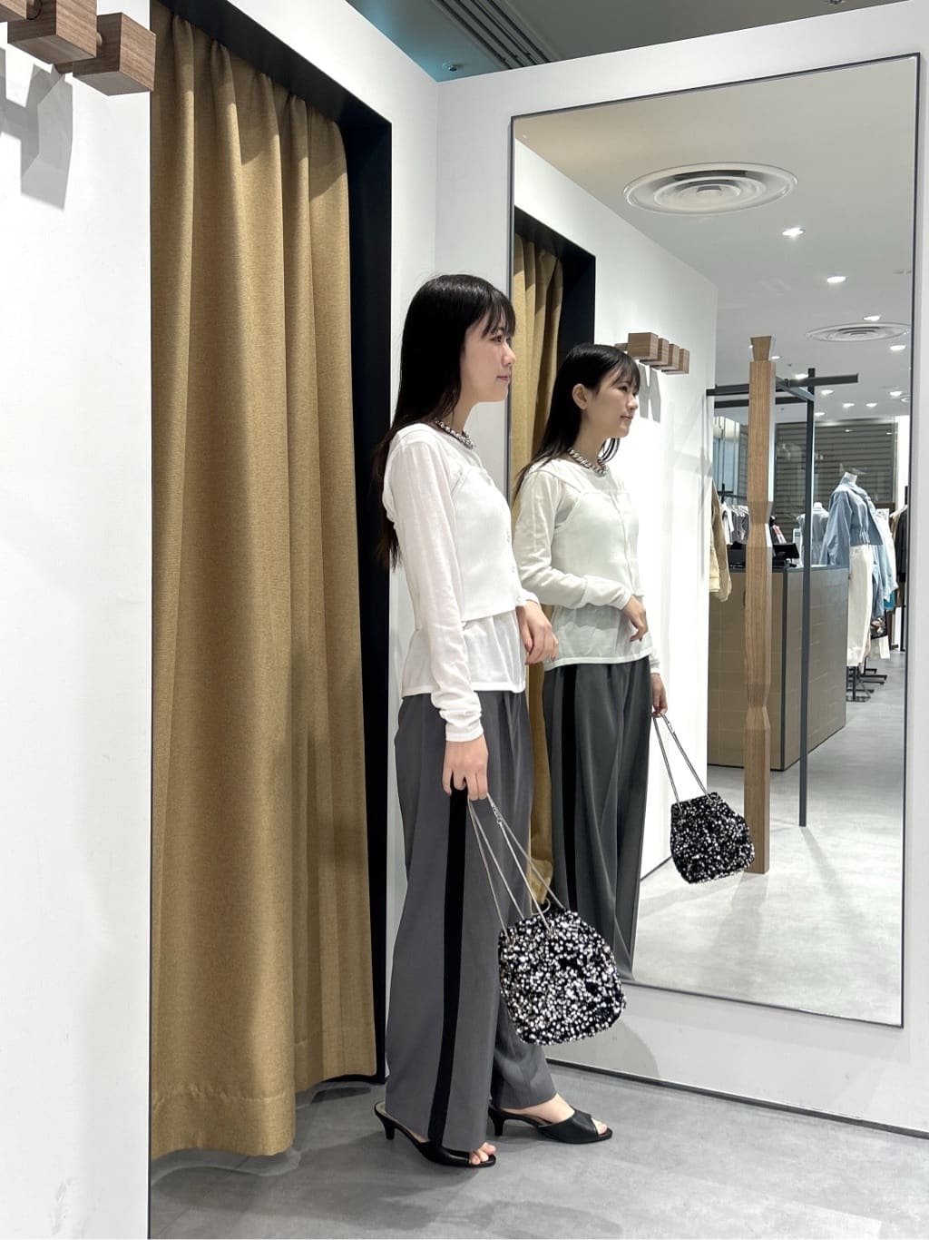 Renoさんの「INDIVI｜Comfy SET UP｜イージーサイドラインワイドパンツ【セットアップ対応／通勤／カセット服／接触」を使ったコーディネート