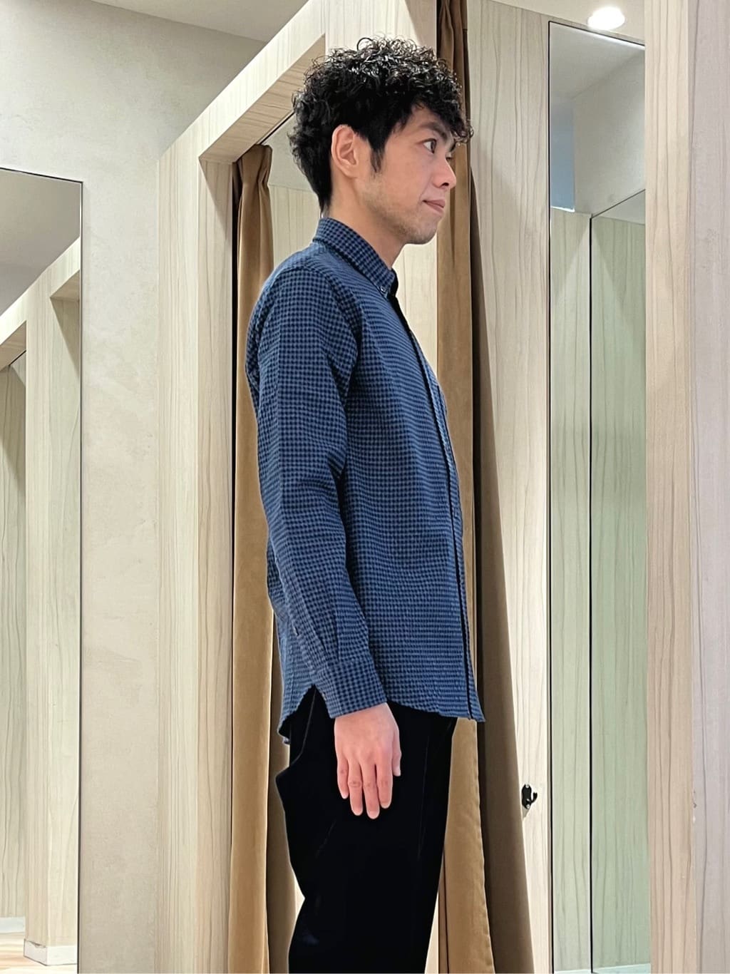 URAさんの「TAKEO KIKUCHI｜【抗菌防臭/シーズンレス】シアサッカーギンガムチェック ストレッチシャツ」を使ったコーディネート