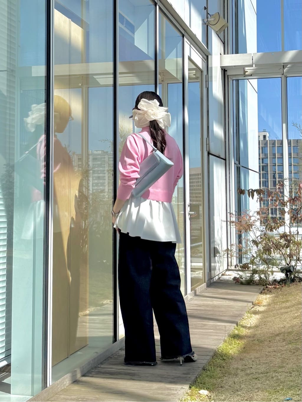 ibukiさんの「INDIVI｜ペプラムドッキングニット」を使ったコーディネート