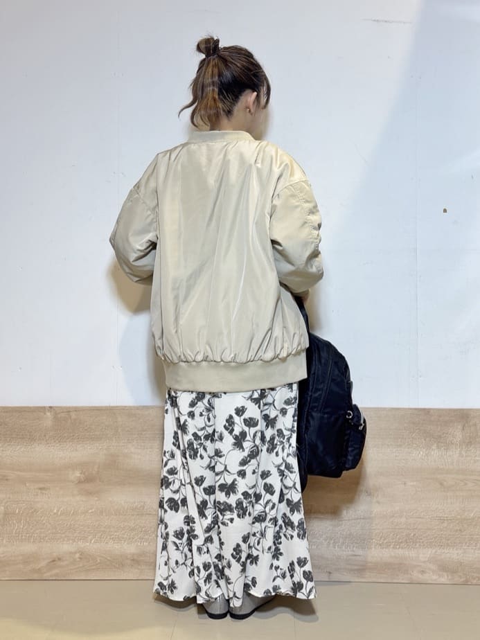 るねさんの「SHOO･LA･RUE｜【S-LL】大人も取り入れやすい BIGシルエット MA－1ブルゾン」を使ったコーディネート