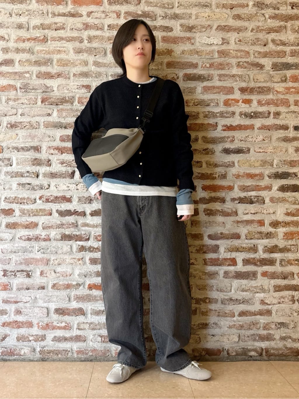 しばさんの「THE SHOP TK｜ふわふわミニシャギー クルーネックカーディガン」を使ったコーディネート