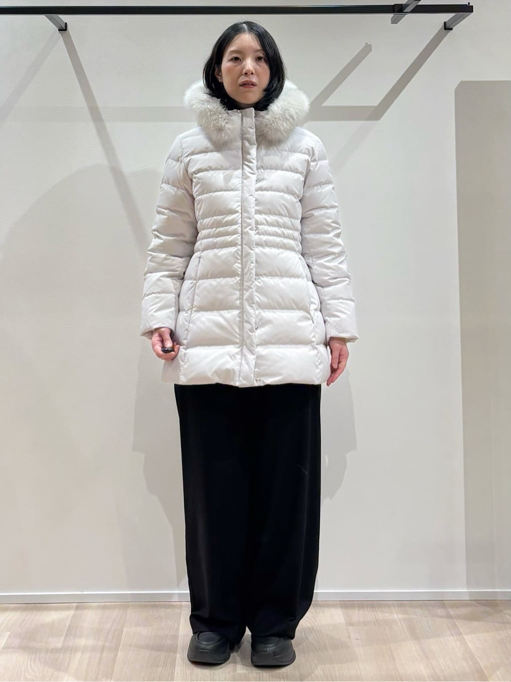 yさんの「UNTITLED｜【はっ水機能/フード取り外し可】ミディダウンコート」を使ったコーディネート