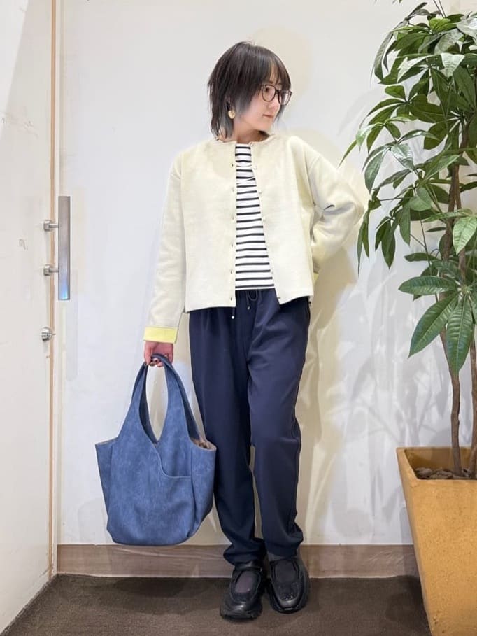 misakiさんの「SHOO･LA･RUE｜【洗濯機可/S-LL】品良くきまる 配色カーディガン」を使ったコーディネート