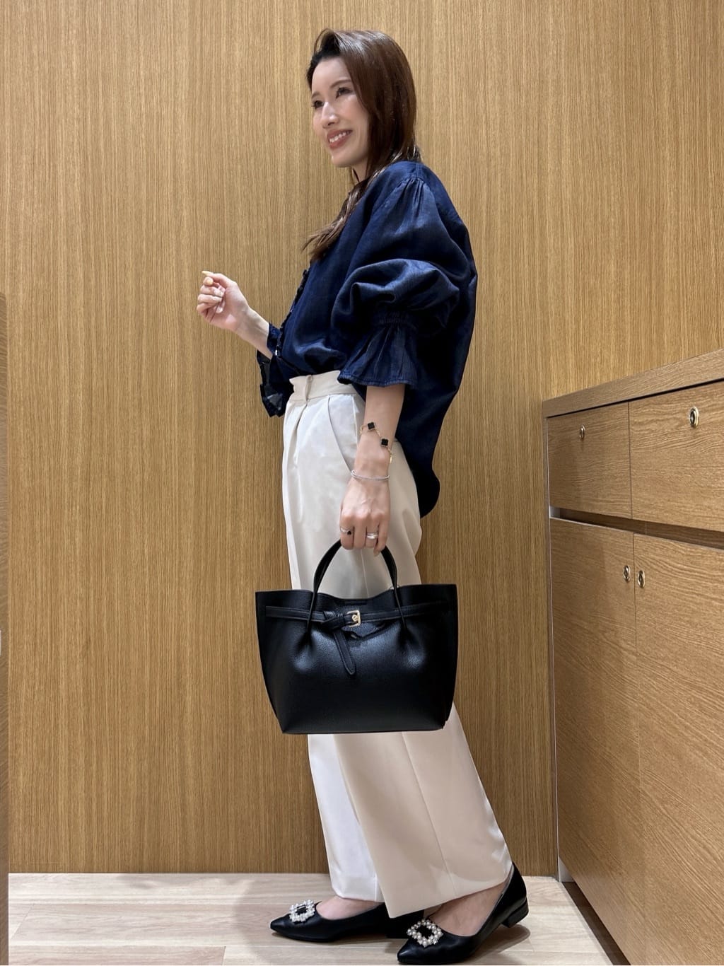 maiさんの「OPAQUE.CLIP｜セルロース混デニムフリルブラウス【洗濯機OK】」を使ったコーディネート