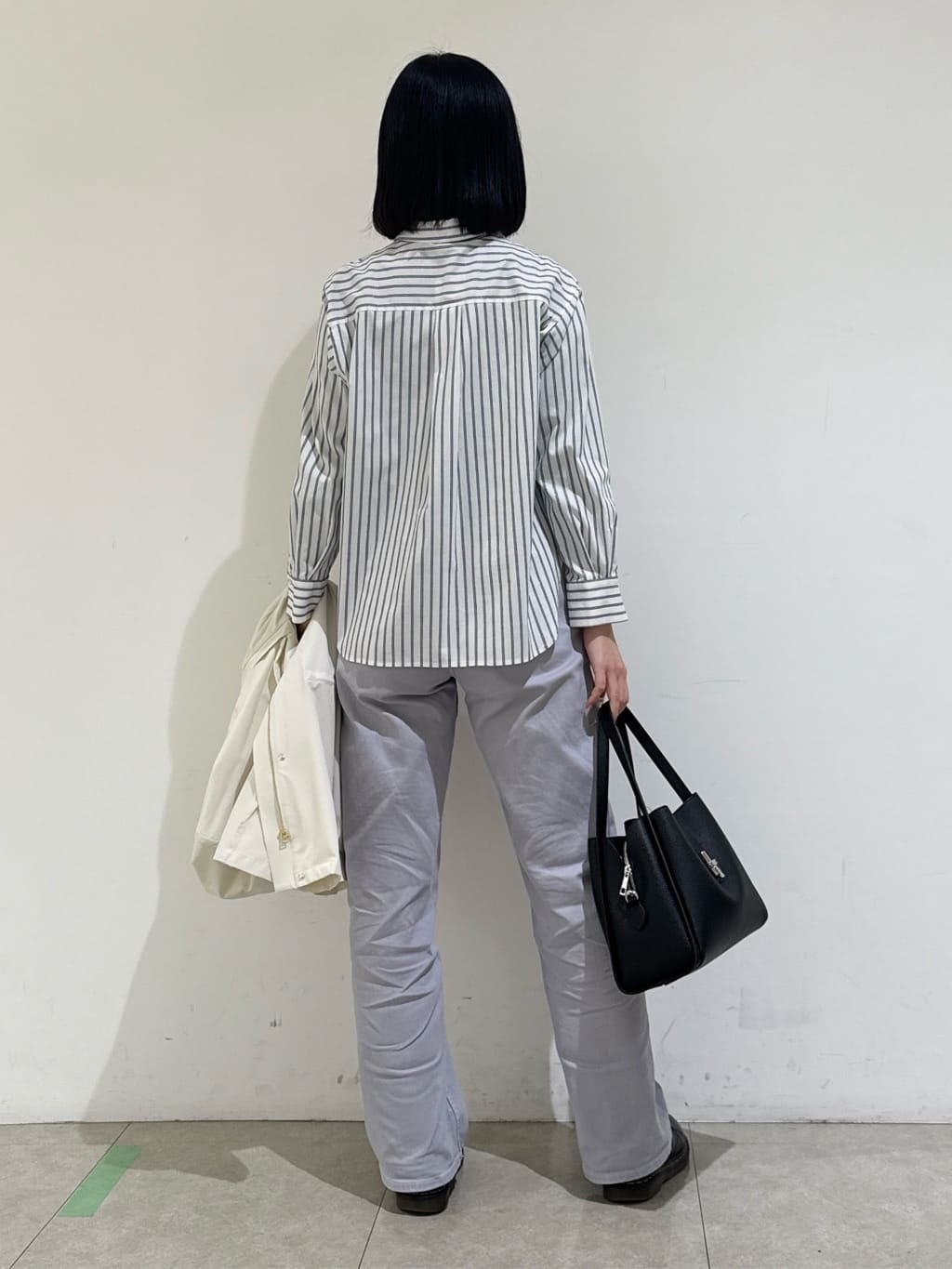 rinaさんの「INDIVI｜【2WAY／洗える】ラメストライプ コットン混シャツ」を使ったコーディネート