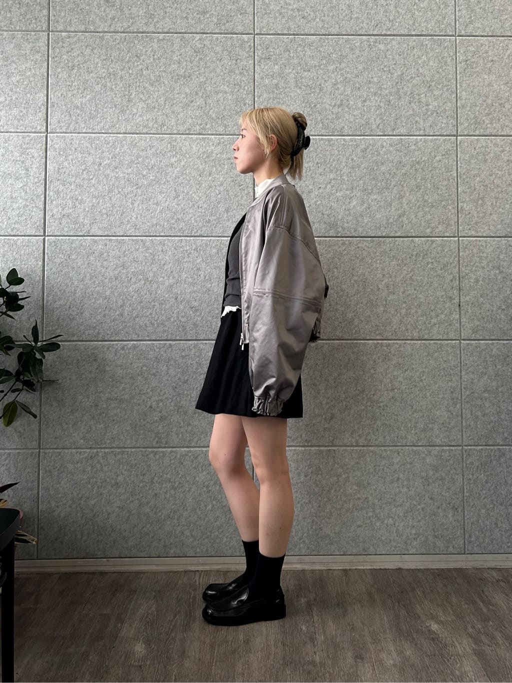 honoka Aさんの「CODE A｜satin bomber jacket」を使ったコーディネート