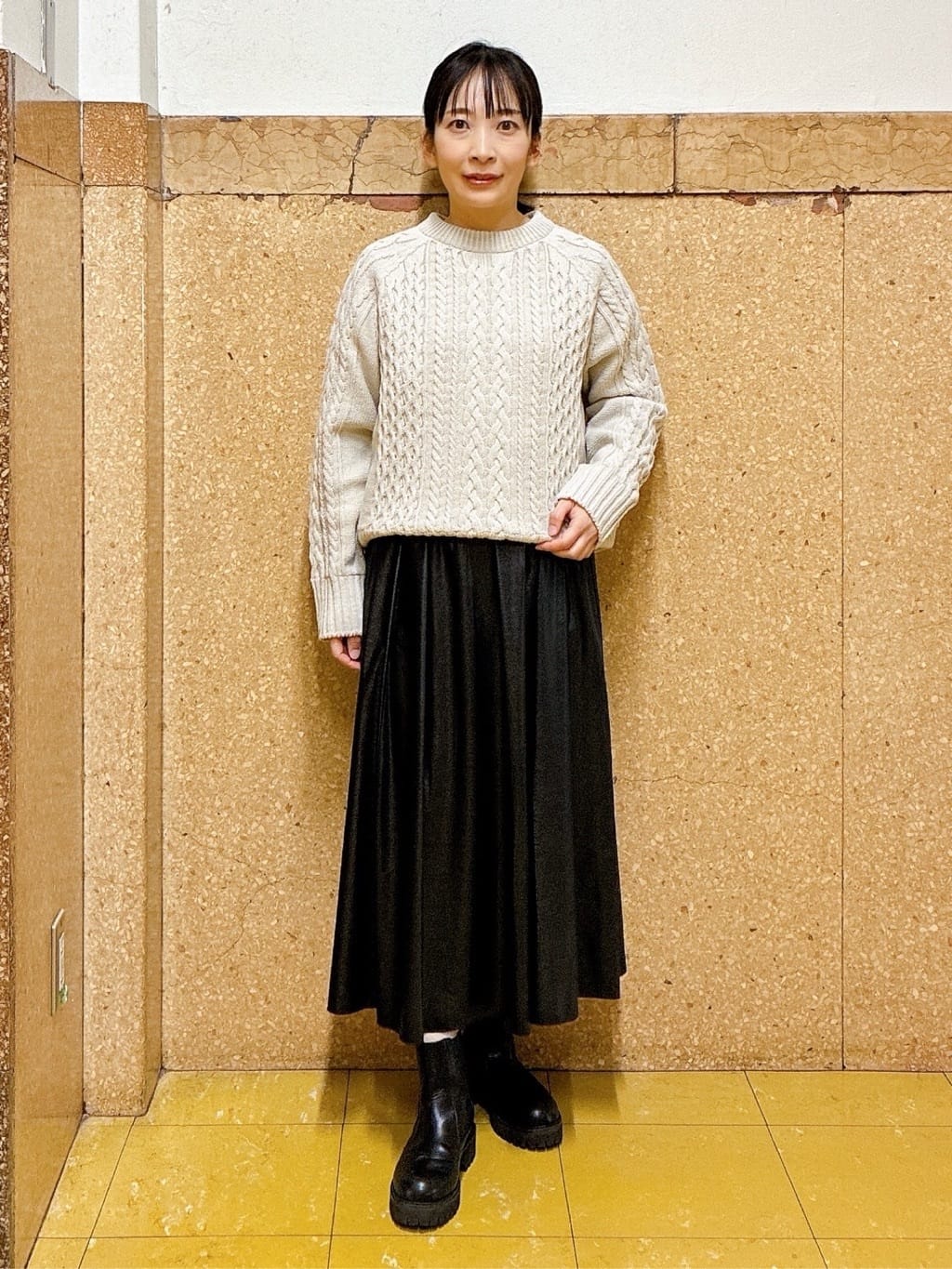 hattoriさんの「INDIVI｜レザー調ギャザースカート」を使ったコーディネート