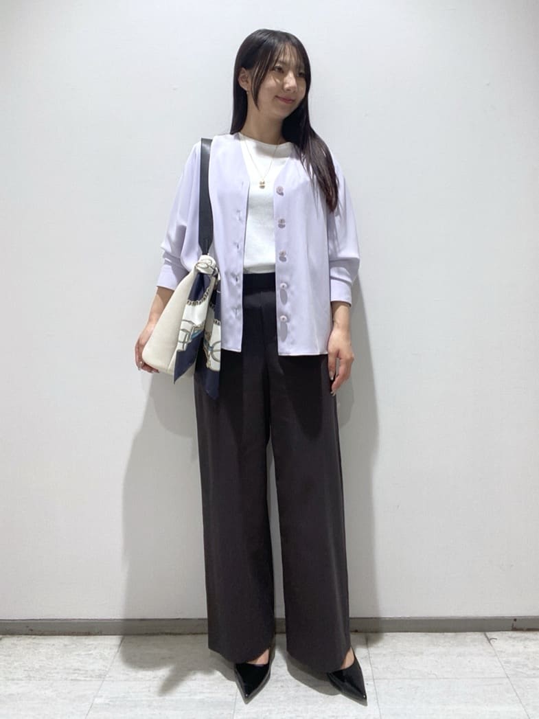 meiさんの「INDIVI｜【洗える／レイヤードにおすすめ】シャーリングレース ロングTシャツ」を使ったコーディネート