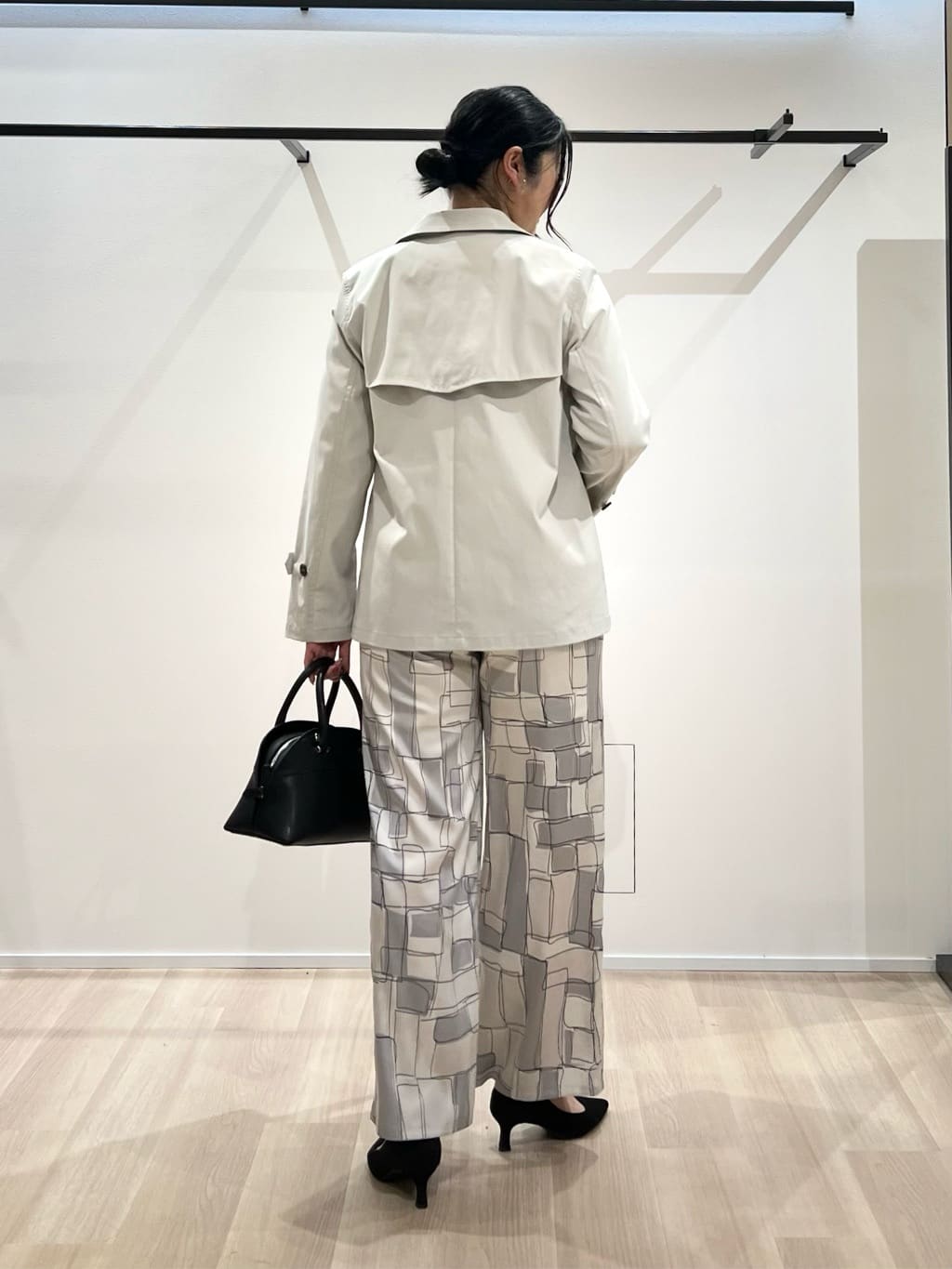 TOMOMIさんの「UNTITLED｜◆【洗える/袖シアー】ポンチ袖ボリュームトップス」を使ったコーディネート