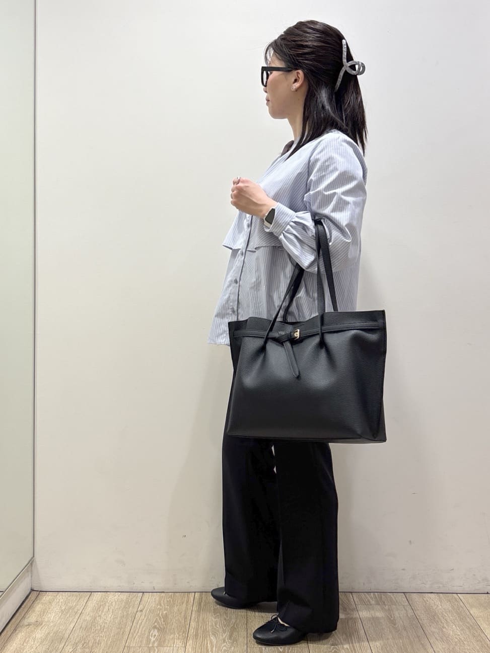 mameさんの「index｜フリルキーネックシャツ【洗濯機OK／イージーアイロン／防シワ】《XS～LL／7col》」を使ったコーディネート
