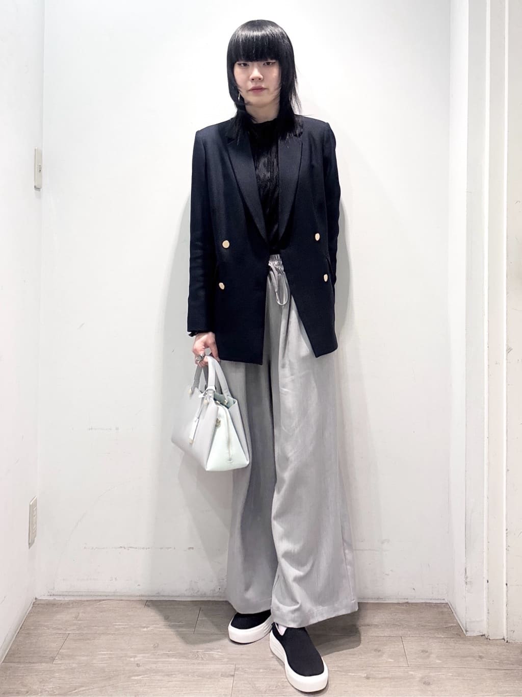 くっしーさんの「OPAQUE.CLIP｜金ボタンダブルブレストテーラードジャケット／セットアップ対応【洗える】」を使ったコーディネート