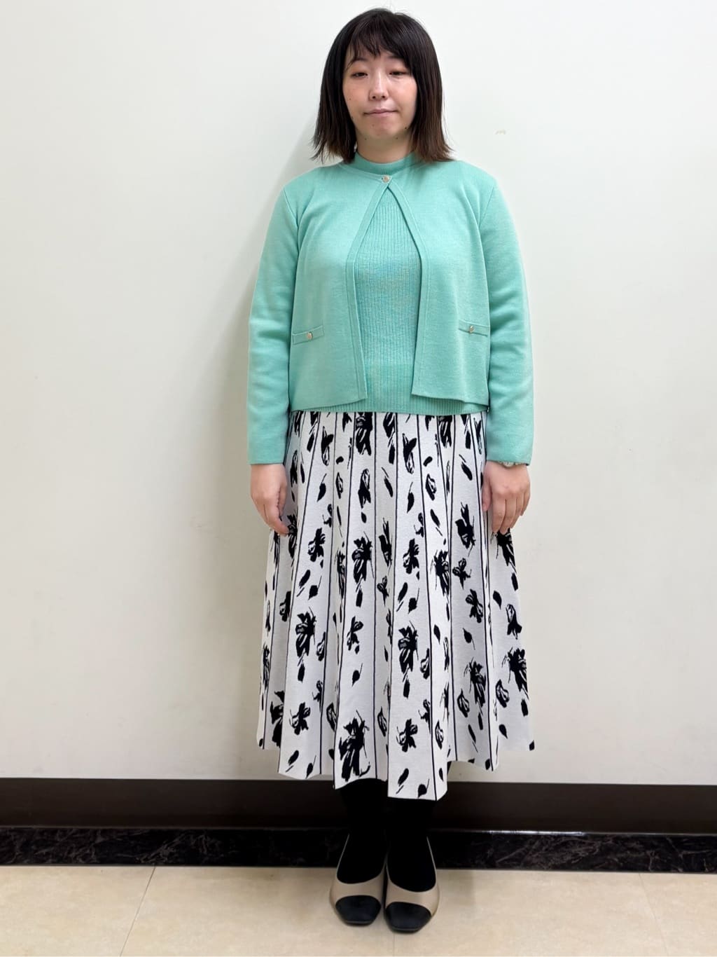 ミヨさんの「Reflect｜【選べる5色／アンサンブル可】クルーネックカーディガン」を使ったコーディネート