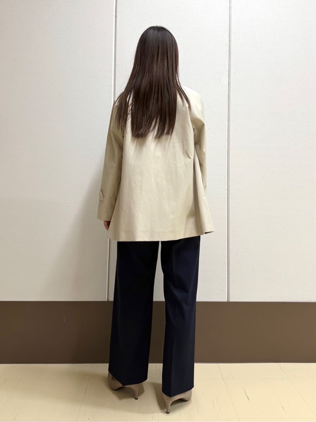 mamiさんの「INDIVI｜【SETUP可能】モダンフラワー柄キャンディスリーブブラウス」を使ったコーディネート