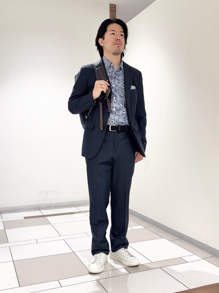及川さんの「TAKEO KIKUCHI｜ストライプ小花 長袖シャツ」を使ったコーディネート