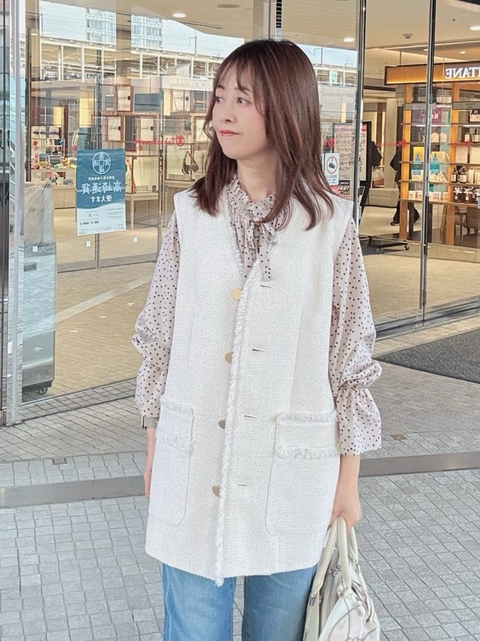makiさんの「UNTITLED｜【オンオフ使える】スラブツイード ジレ」を使ったコーディネート