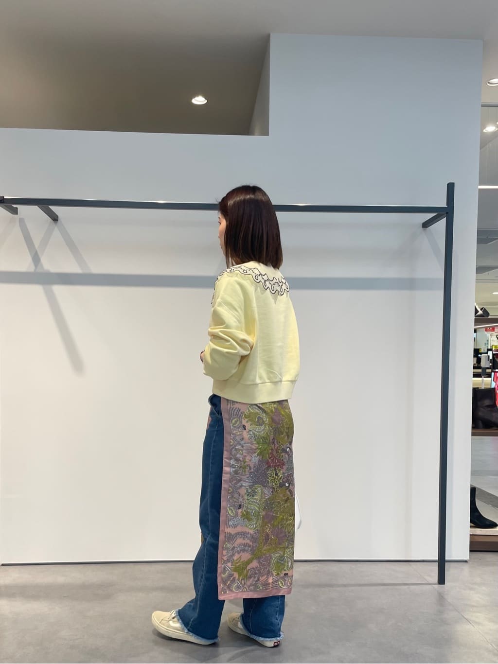 amiさんの「INDIVI｜ワイドスリーブカラースウェット」を使ったコーディネート