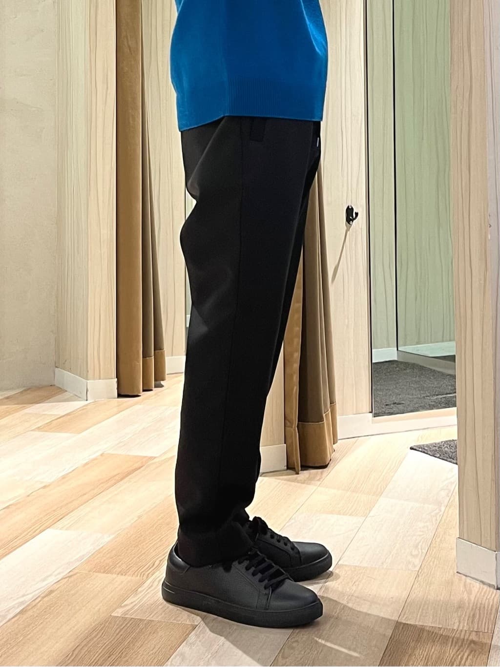 URAさんの「TAKEO KIKUCHI｜【Air Palette Knit】ワンポイント カラーニット プルオーバー」を使ったコーディネート