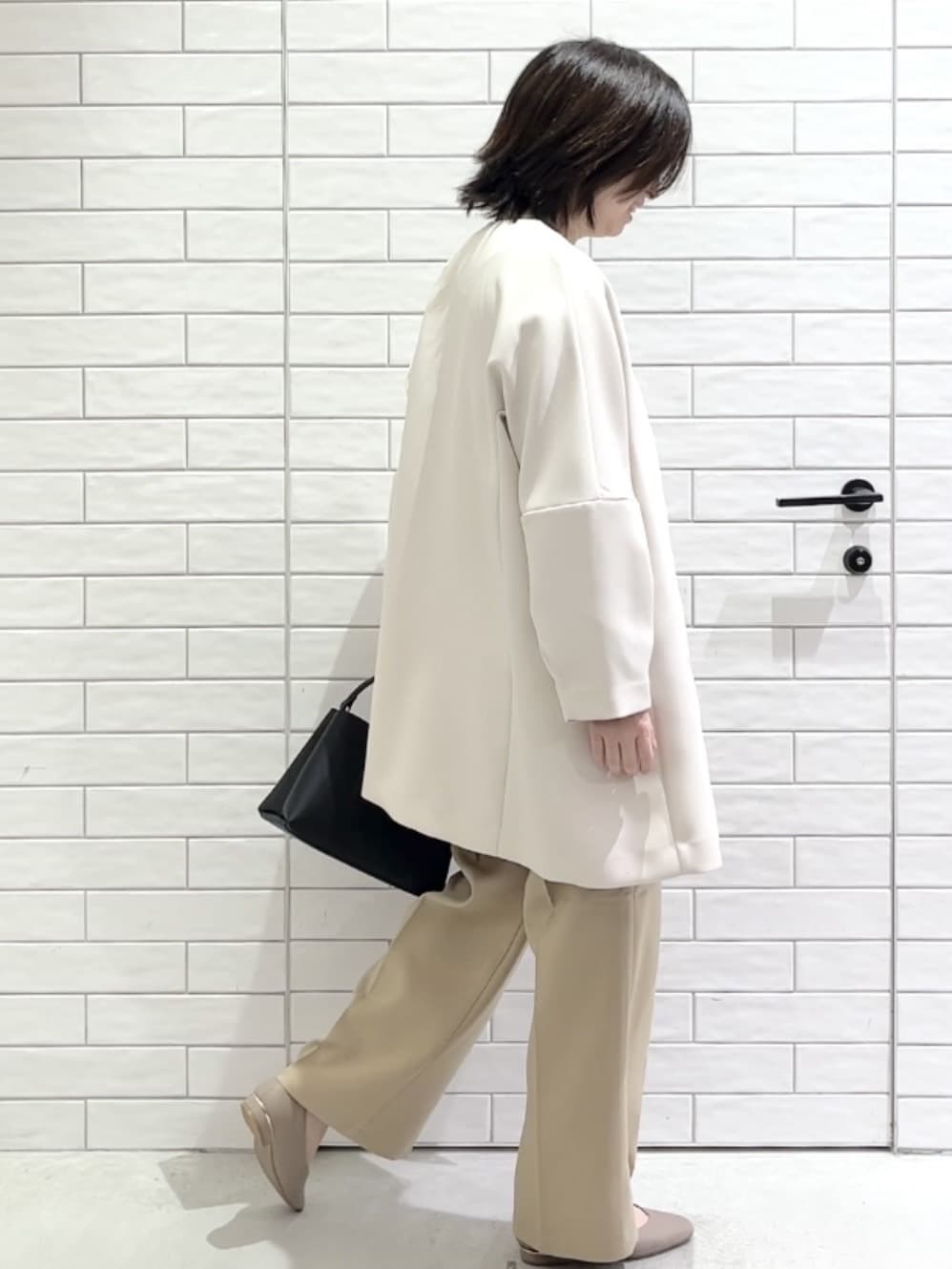 しおりさんの「OPAQUE.CLIP｜フォルムスリーブミドルコート【洗濯機OK】」を使ったコーディネート
