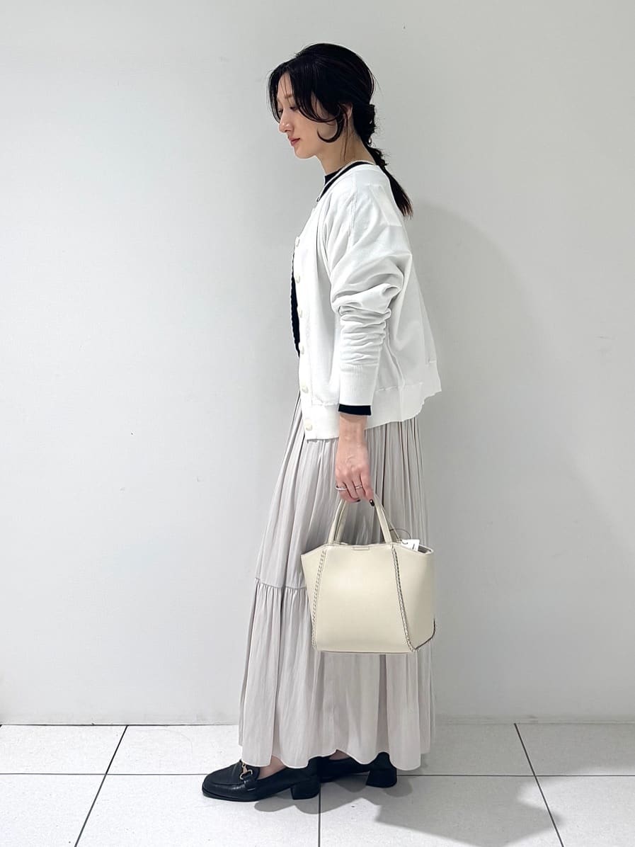 そんさんの「INDIVI｜【洗える／前後2WAY／アンサンブル可能】ドルマンスリーブカーディガン」を使ったコーディネート