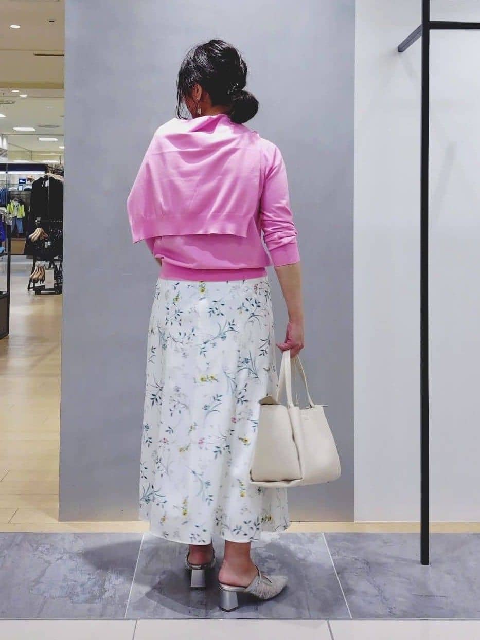 TOMOMIさんの「INDIVI｜【洗える／アンサンブル可能】シンプルデザインニット」を使ったコーディネート