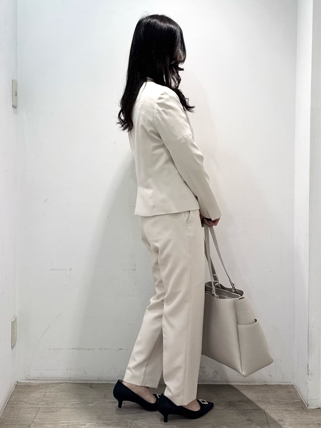 yuicciさんの「OPAQUE.CLIP｜《通勤／セットアップ対応》 パイピングVネックジャケット【洗濯機OK】」を使ったコーディネート