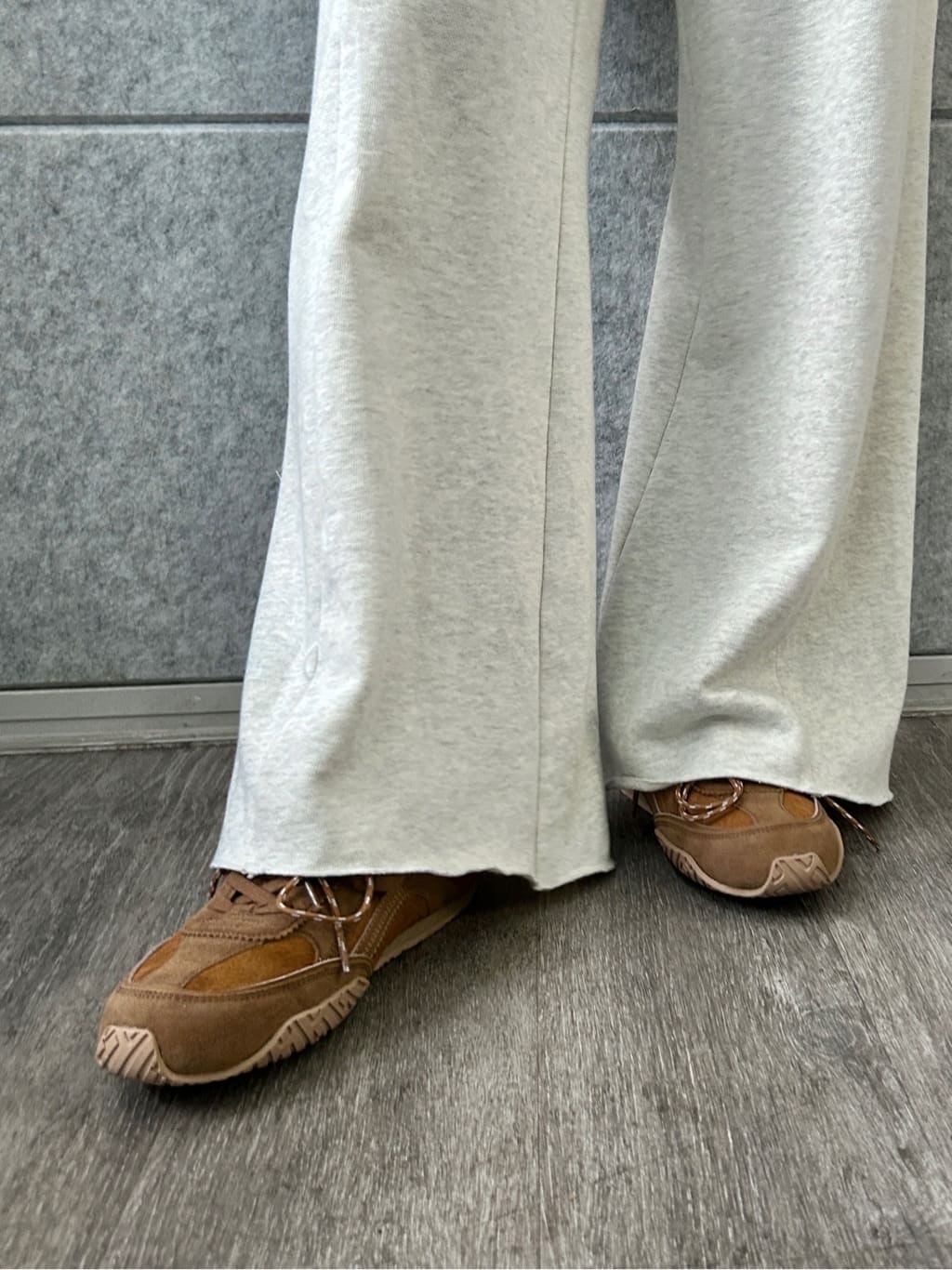 harunaさんの「CODE A｜flower Vneck pullover」を使ったコーディネート