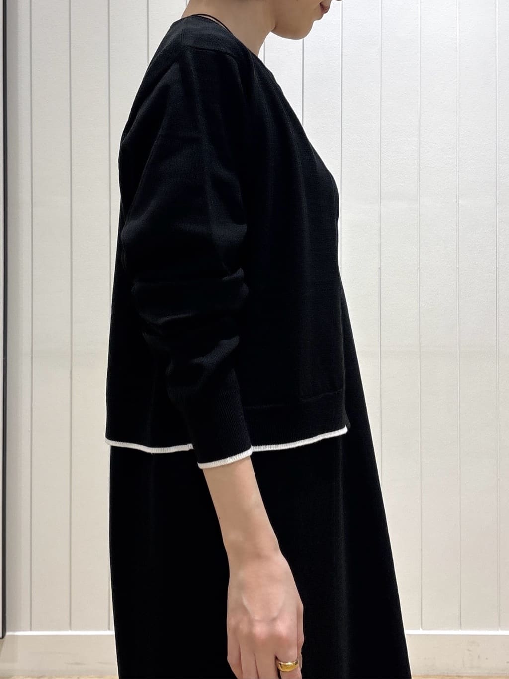risaさんの「Dessin｜【2点セット・洗える】ニットカーディガン&times;ノースリーブワンピース」を使ったコーディネート