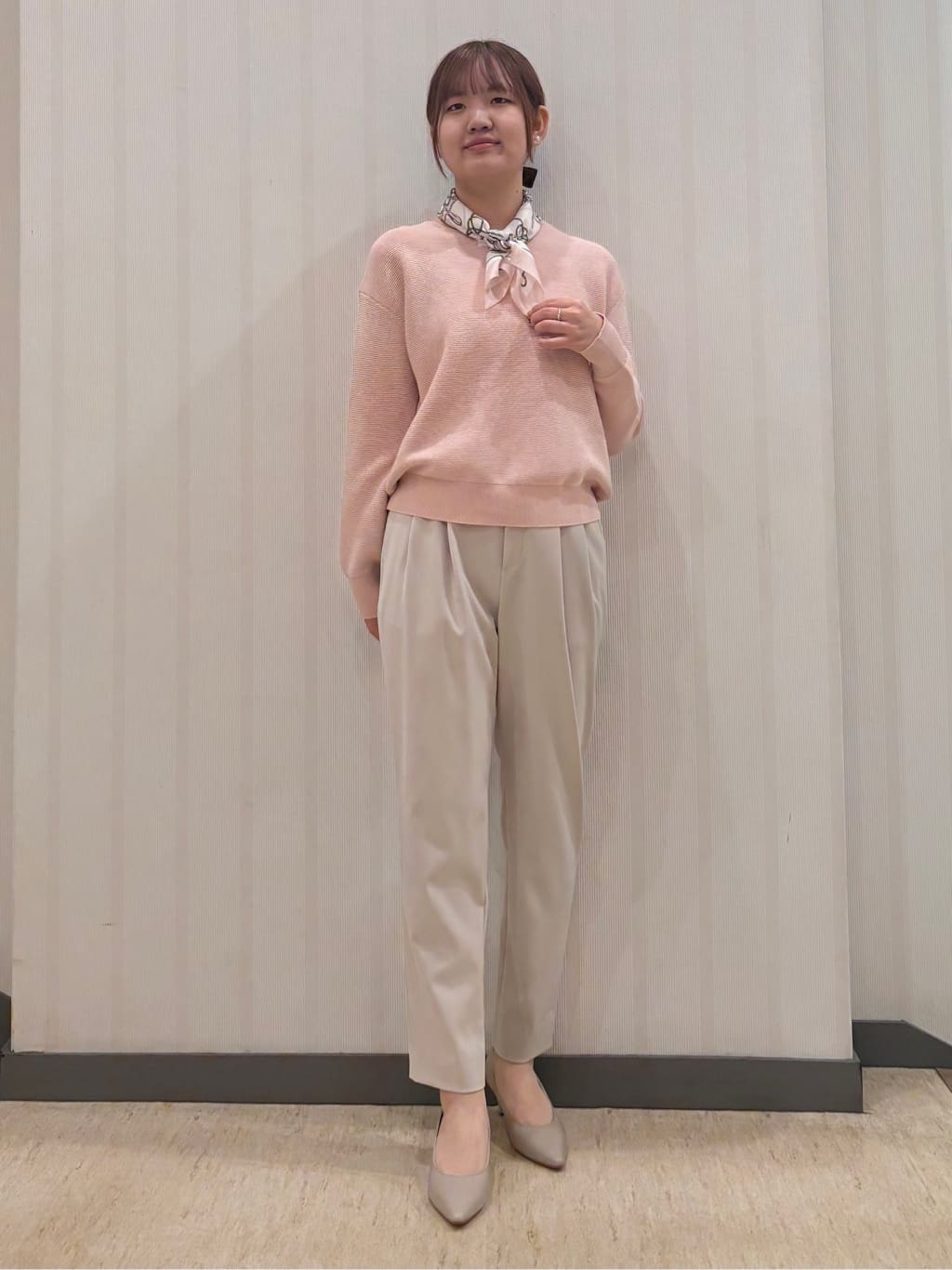 ちひさんの「INDIVI｜【洗える／軽量】きらめきVネックニット」を使ったコーディネート