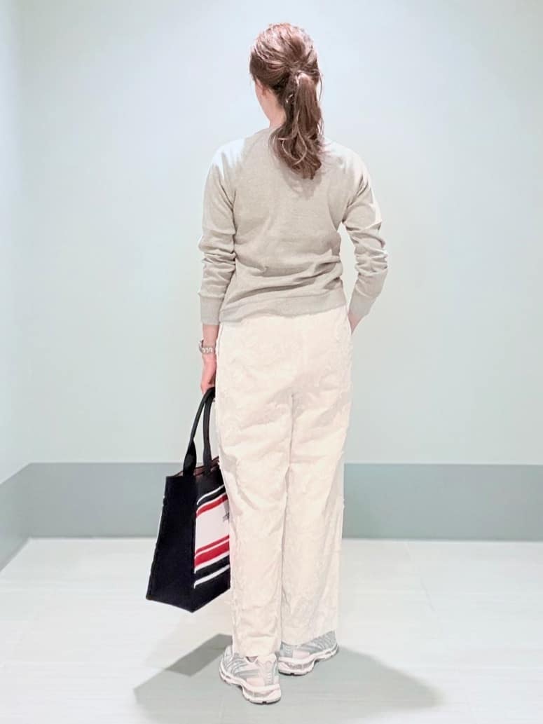 Yamaさんの「DRESSTERIOR｜【ウォッシャブル/ウエストゴム】コットンエンブロイダリー イージーパンツ」を使ったコーディネート